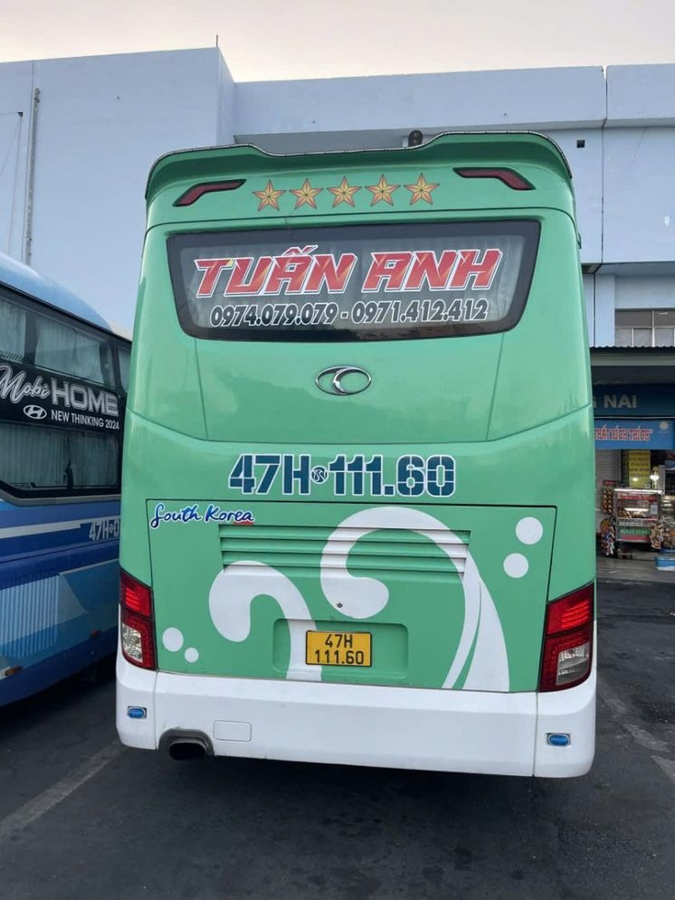 Xe Tuấn Anh (Đăk Lăk) Mặt sau xe Limousine 34 phòng
