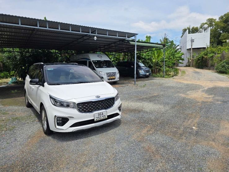 Xe Kim Thành (Lagi) Mặt trước xe Sedona 8 chỗ
