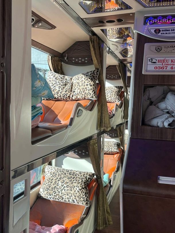 Xe Hiếu Khanh Giường nằm Nội thất Limousine giường nằm 34 chỗ