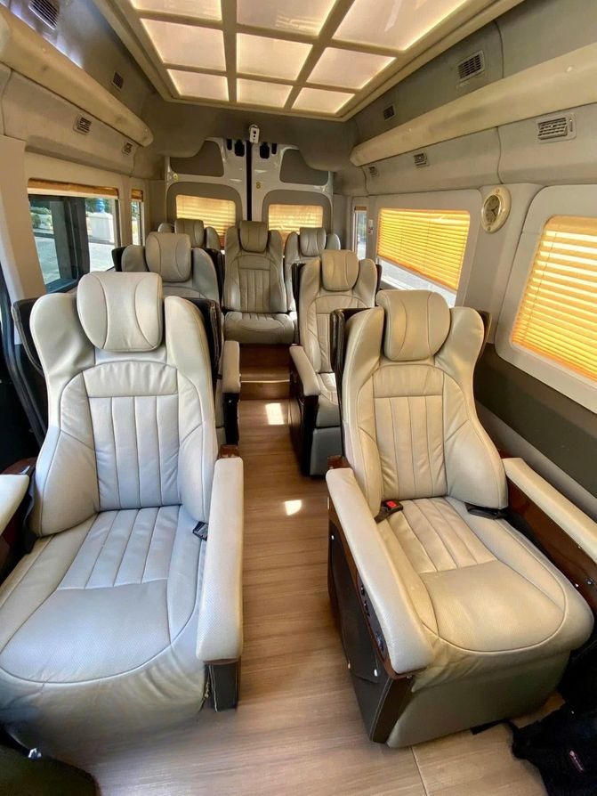 Xe Lovabus Ghế ngồi Tiện ích Nội thất Limousine 9 chỗ Economy