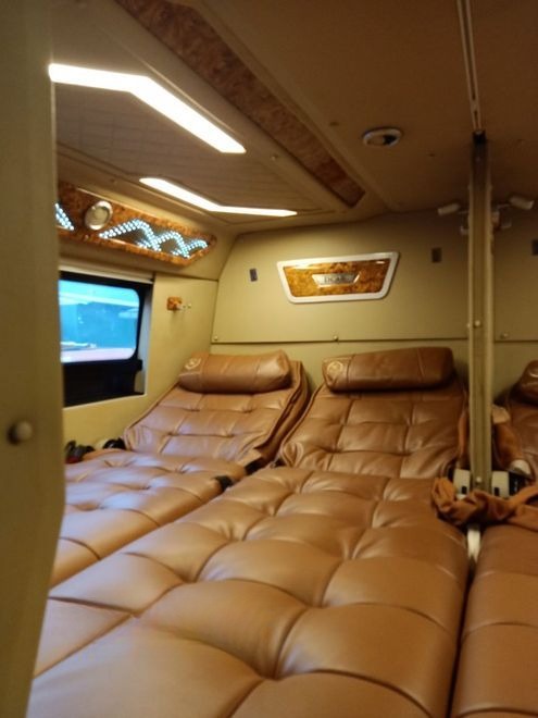 Xe Bốn Hai Giường nằm Limousine giường phòng 22 chỗ
