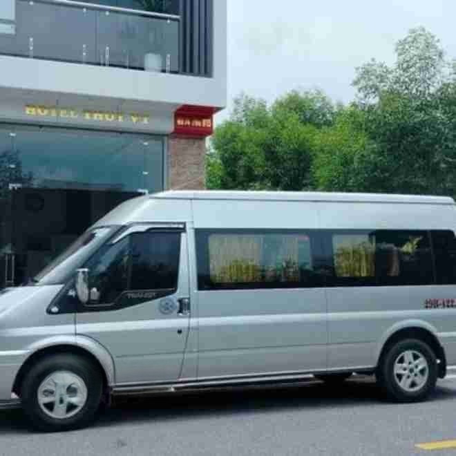 Xe Taxi Hà Sơn BS Bên hông xe Ghế ngồi 16 chỗ
