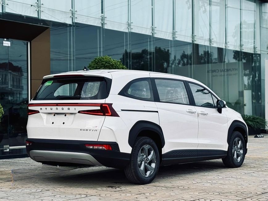 Xe Hiền Hiền Mặt sau xe Bên hông xe Ghế ngồi 7 chỗ