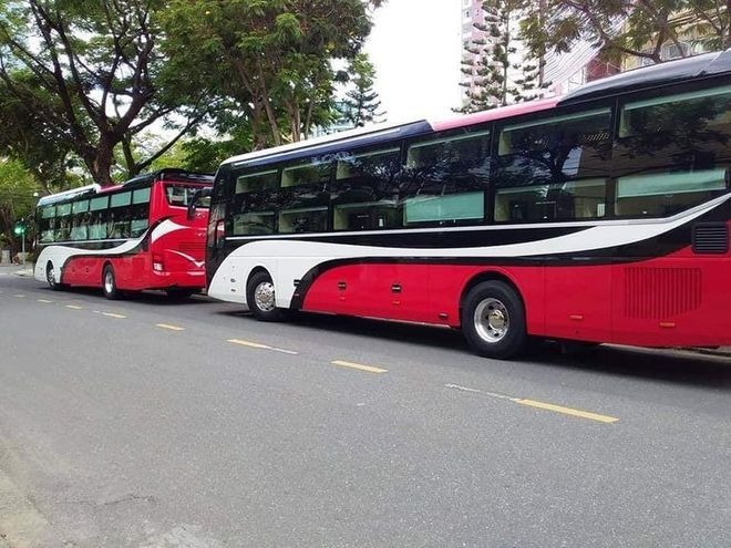 Xe Tiến Tiến Mặt sau xe Limousine giường phòng 32 chỗ