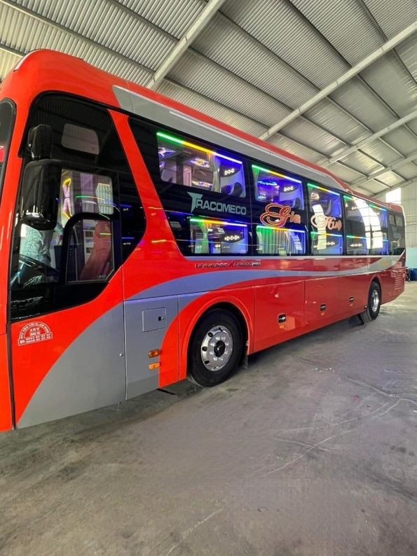 Xe Gia Huệ Bên hông xe Limousine 34 Phòng