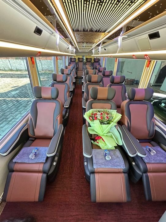 Xe Xuân Pha Ghế ngồi Tiện ích Nội thất Limousine 19
