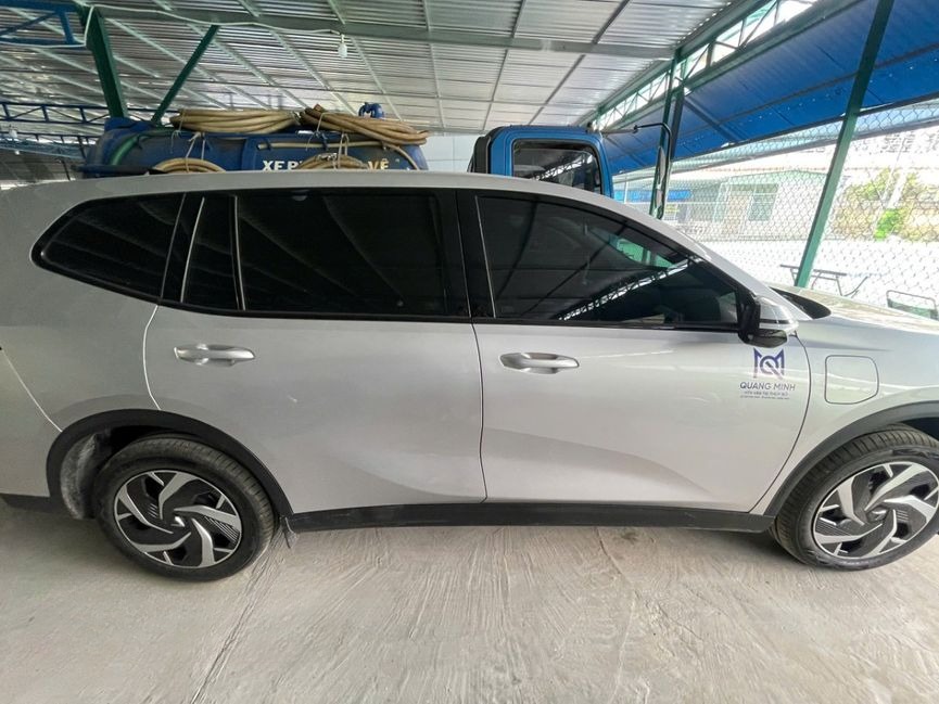 Xe Phương Anh Express Bên hông xe LimoGreen 7 chỗ