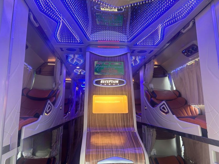 Xe Việt Tân Tiện ích Giường nằm Nội thất Limousine 34 phòng