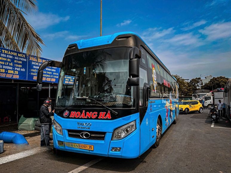 Xe Hoàng Hà (Phú Thọ) Mặt trước xe Limousine giường nằm 34 chỗ