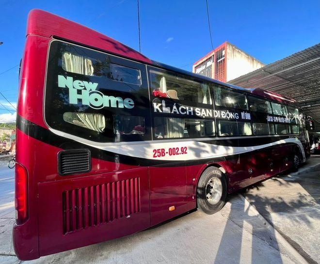 Xe Phong Khánh Bên hông xe Limousine giường nằm 34 chỗ 