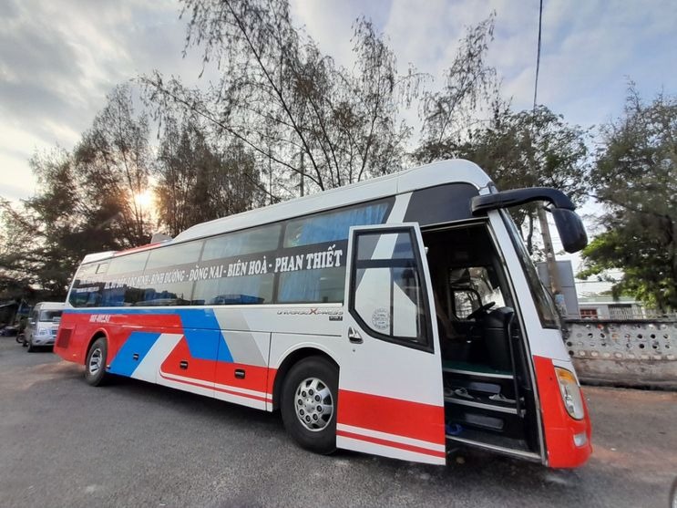 Xe Phương Anh (Phan Thiết) Bên hông xe 