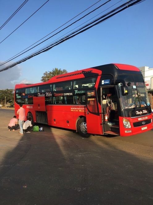 Xe Thuận Hiếu  Mặt trước xe Bên hông xe Giường nằm 44 chỗ