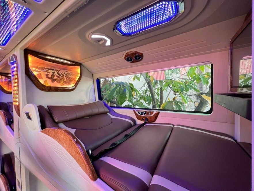 Xe Kính Diên Hồng Giường nằm Tiện ích Nội thất Limousine 24 Phòng