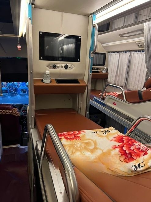 Xe Hà Linh NT Nội thất Limousine 32 Phòng Đơn (WC)