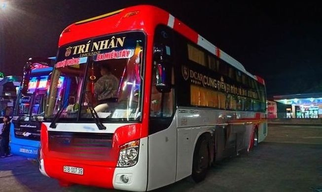 Xe Trí Nhân Mặt trước xe Limousine Giường Phòng 22 Chỗ