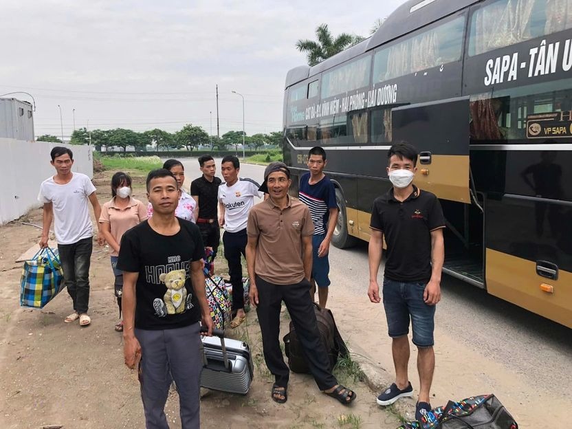 Xe Kết Đoàn Travel (Hải Phòng) Bên hông xe Mặt sau xe Limousine giường nằm 34 chỗ