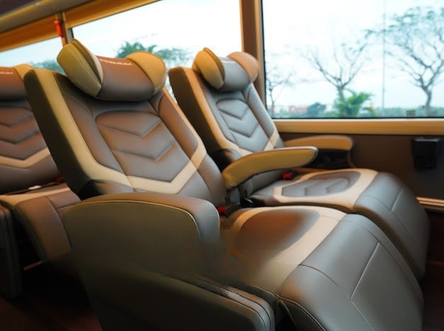 Xe Cát Bà Easy Nội thất Limousine 19 chỗ