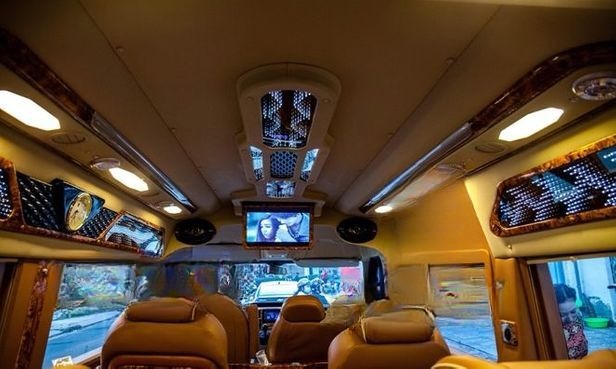 Xe LaHa Limousine Tiện ích Limousine 9 chỗ