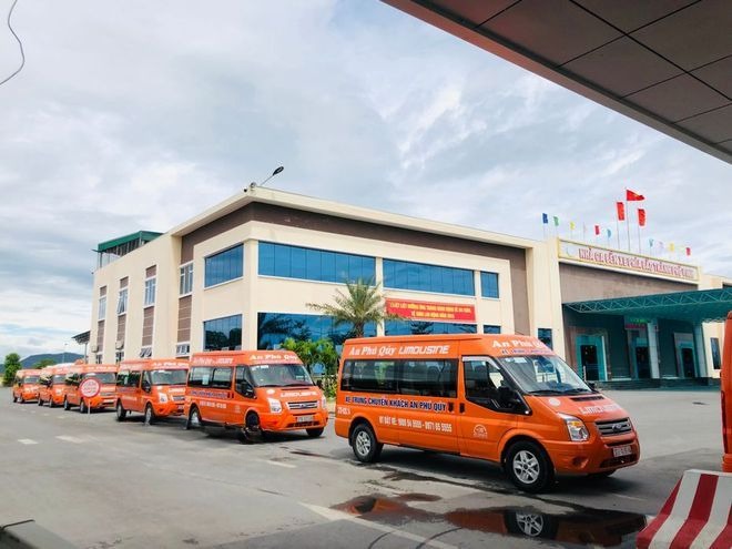 Xe An Phú Quý Bên hông xe Mặt trước xe Limousine giường phòng 20 chỗ (Có WC)