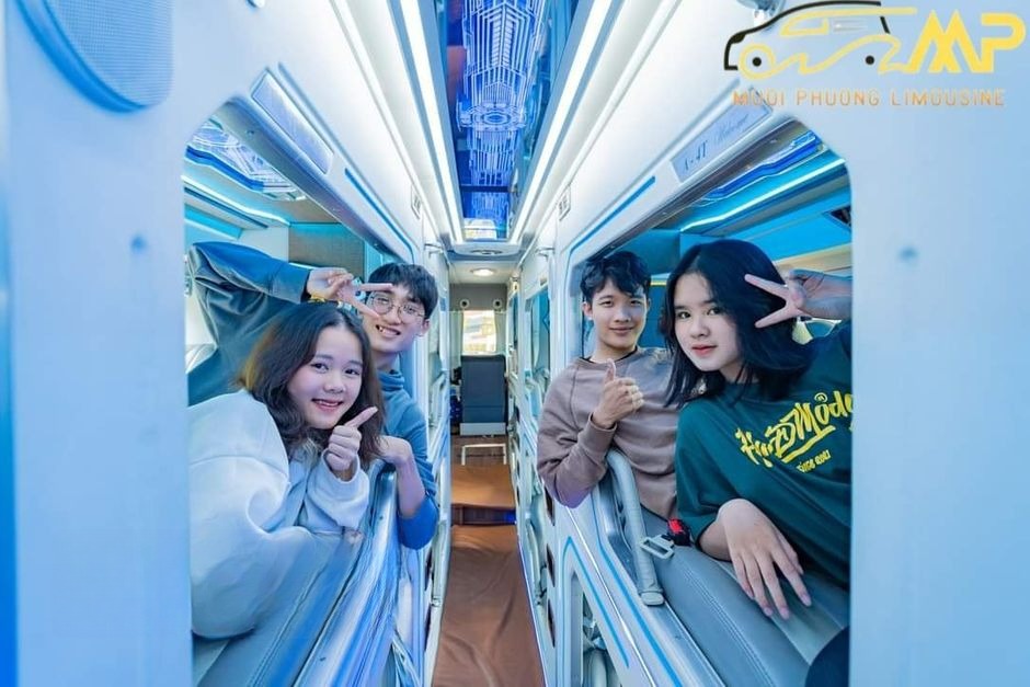 Xe Mười Phượng Giường nằm Nội thất Tiện ích Limousine 24 Phòng Đôi