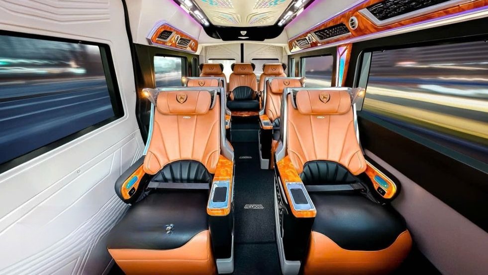 Xe Trọng Thủy Travel Ghế ngồi Tiện ích Nội thất Limousine 10 chỗ