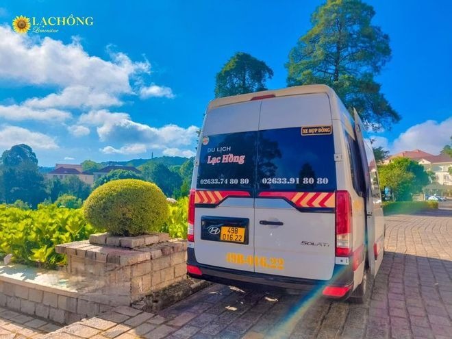 Xe Lạc Hồng Limousine Mặt sau xe 