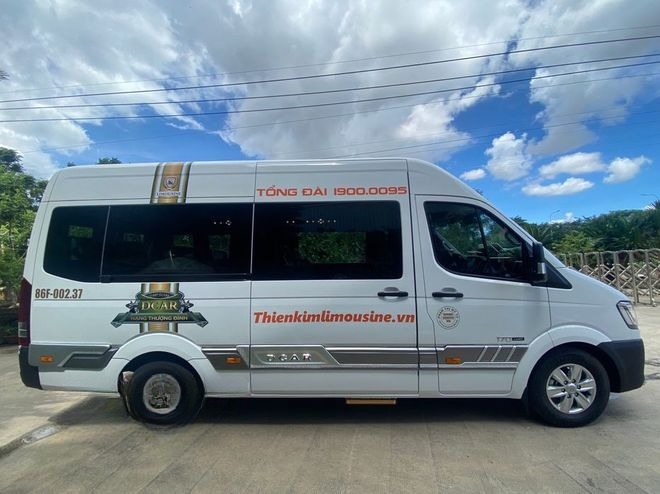 Xe Thiên Kim Bên hông xe Limousine 9 chỗ