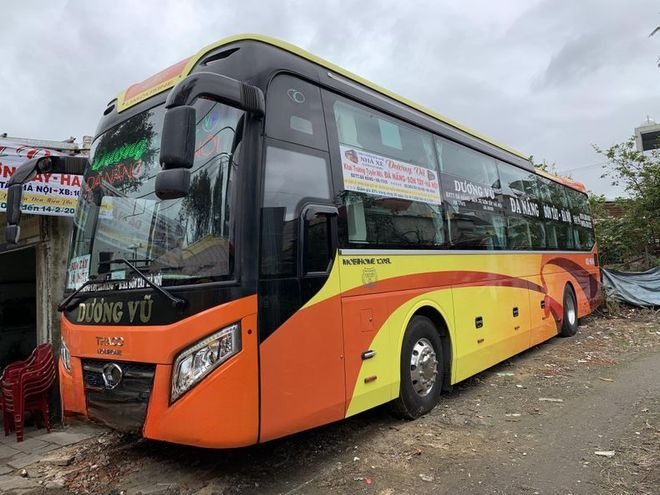 Xe Dương Vũ Bên hông xe Limousine giường nằm 34 chỗ