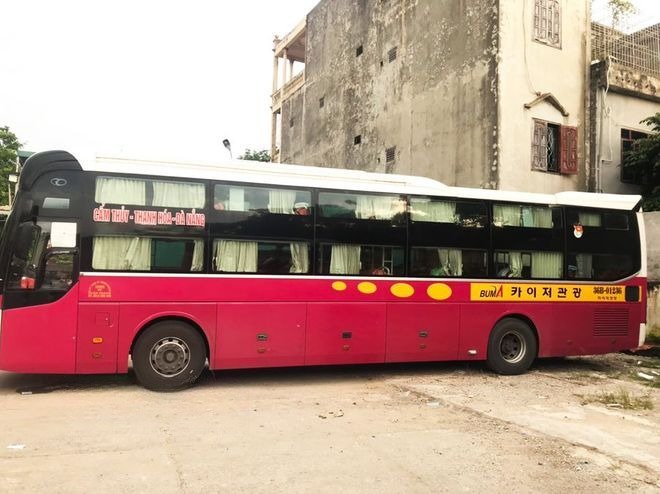 Xe Tuấn Thành Bên hông xe Giường nằm 46 chỗ