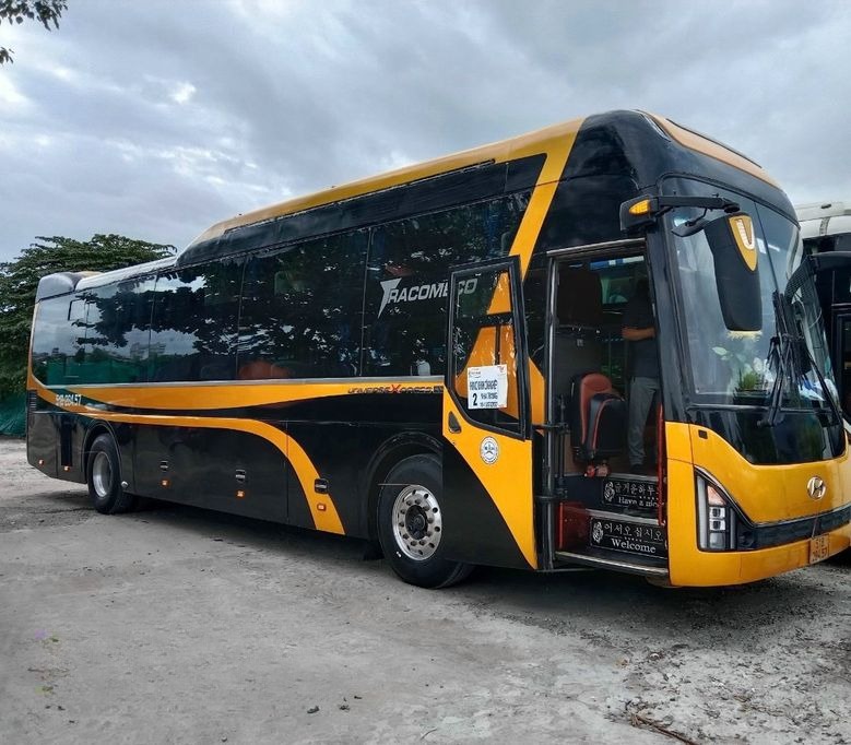 Xe Hot Bus Mặt trước xe Bên hông xe Giường nằm Giường nằm 40 chỗ