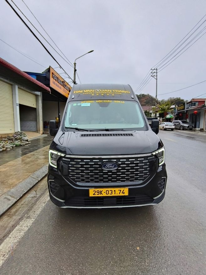 Xe Hải Vân Mặt trước xe Limousine 11 chỗ