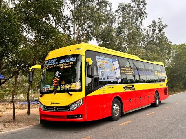 Xe Lovabus Bên hông xe Mặt trước xe Limousine 22 phòng