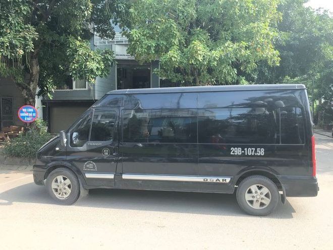 Xe Bình An Bên hông xe Limousine 9 chỗ