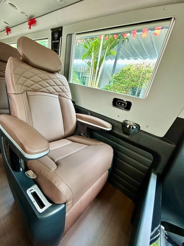 Xe Lovabus Tiện ích Xe Limousine 11 chỗ