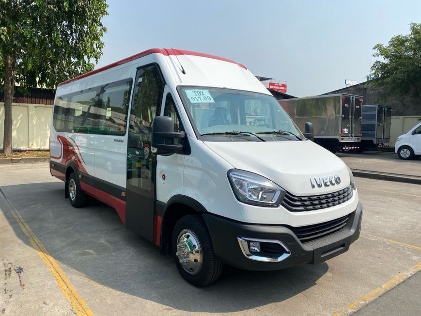 Xe Thiên Kim Limousine Mặt trước xe Bên hông xe Limousine 9 chỗ Plus