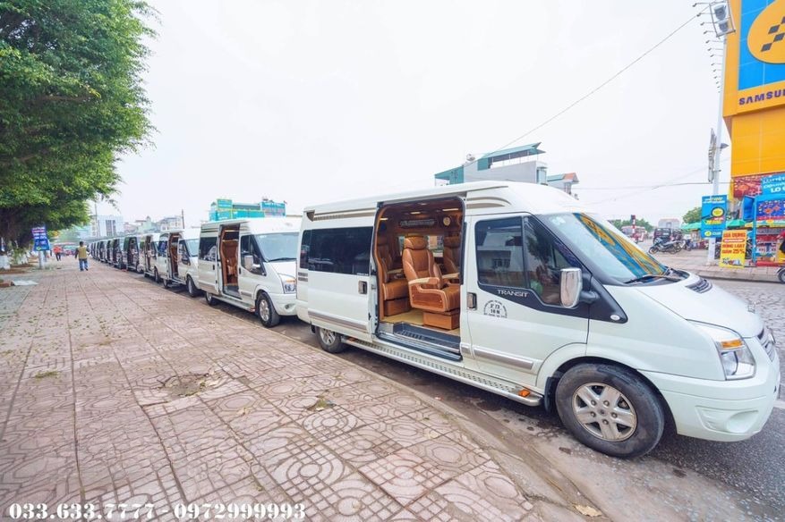 Xe Nhật Hồng Limousine Bên hông xe Limousine 9 chỗ VIP