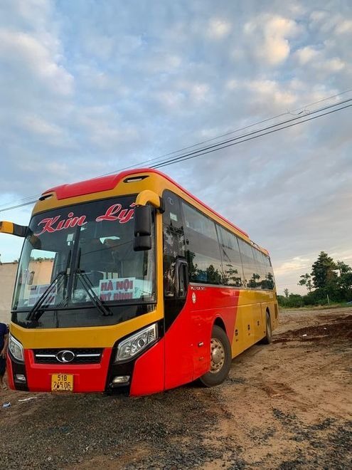 Xe Văn Thông Mặt trước xe Bên hông xe Giường nằm 44 chỗ