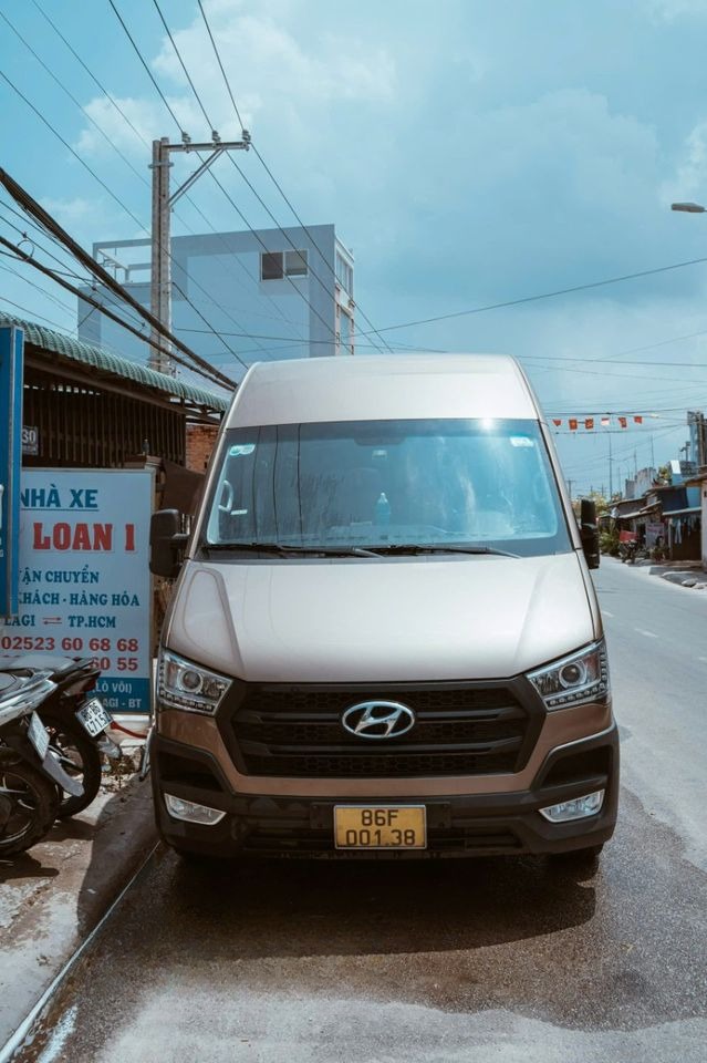 Xe Mỹ Loan Mặt trước xe Ford 16 chỗ