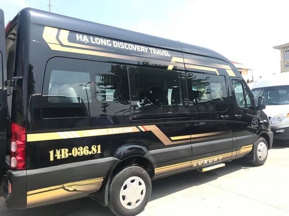Xe Discovery Travel Bên hông xe Ghế ngồi 16 chỗ