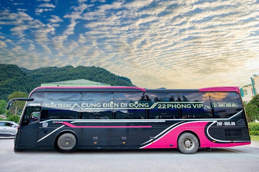 Xe Hải Vân Xuân Tráng Bên hông xe Mặt sau xe Limousine giường phòng 22 chỗ