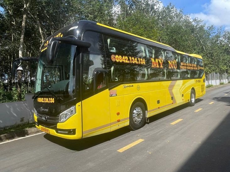 Xe Lovabus Mặt trước xe Bên hông xe Giường nằm 36 chỗ
