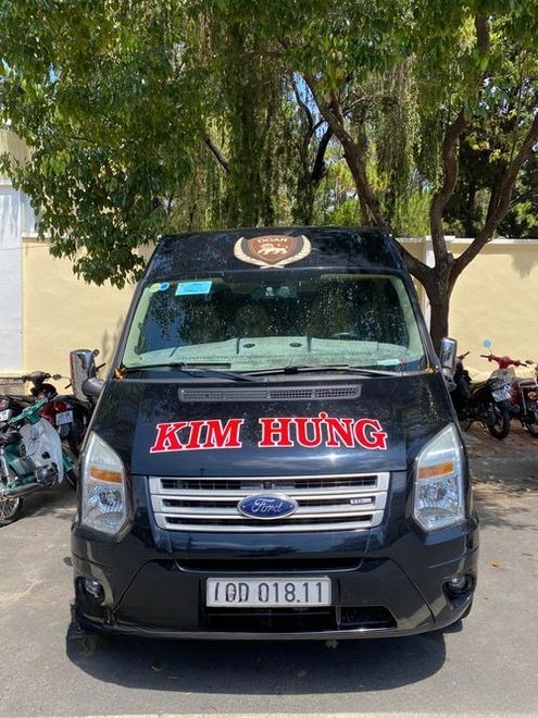 Xe Kim Hưng Mặt trước xe Limousine 9 chỗ