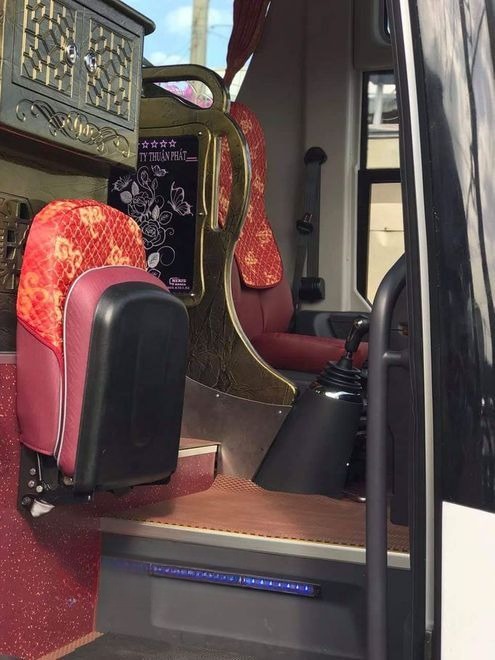 Xe Rạng Đông Buslines Nội thất Bên hông xe Ghế ngồi 45 chỗ