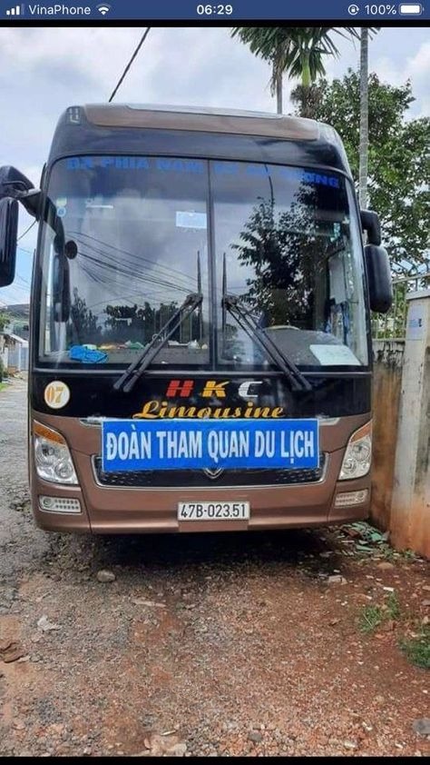 Xe Hùng Kim Châu Mặt trước xe Limousine giường nằm 32 chỗ