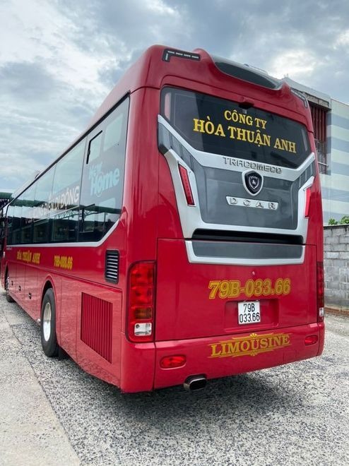 Xe Hòa Thuận Anh Mặt sau xe Giường Phòng Limousine 22 chỗ
