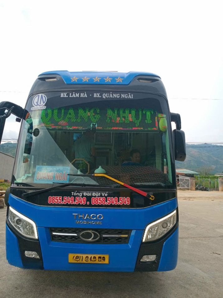 Xe Quang Nhựt Mặt trước xe Limousine 34 phòng