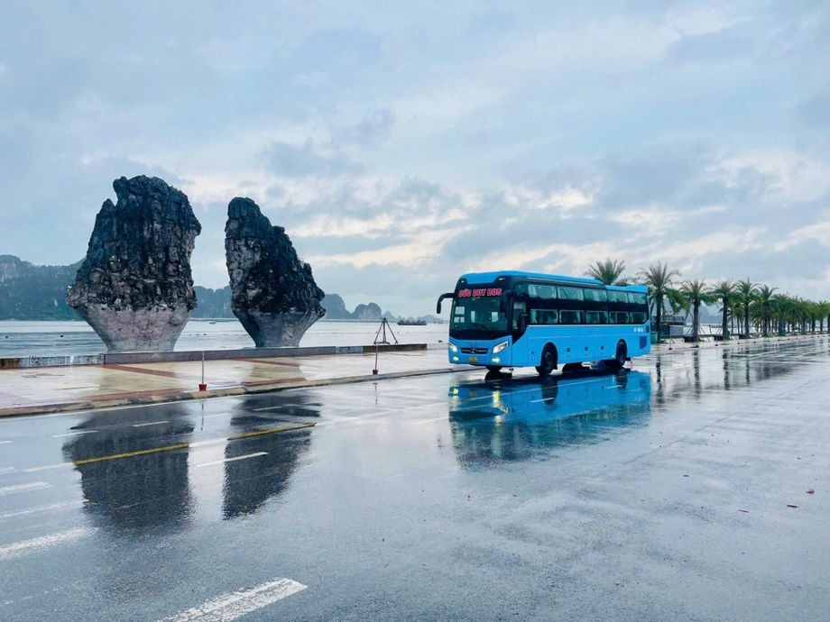 Xe Đức Duy Bus Mặt trước xe Bên hông xe Limousine 34 phòng