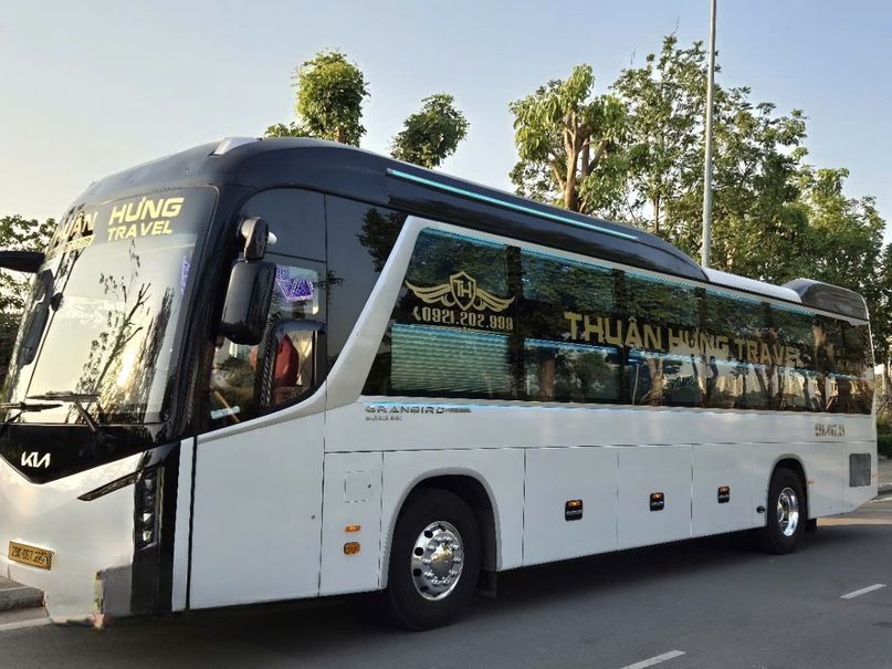 Xe TH Travel Bên hông xe Limousine 24 cabin đơn