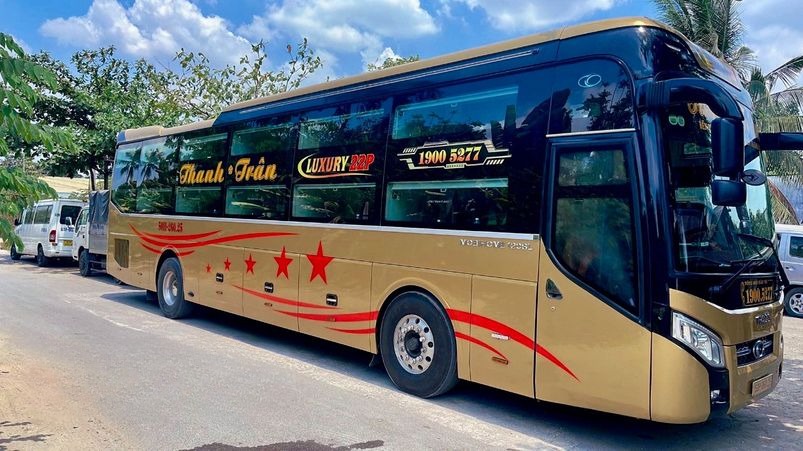 Xe Thanh Trân Bên hông xe Limousine 22 phòng