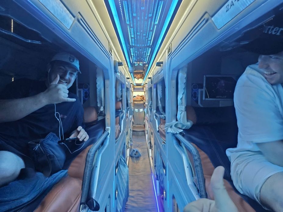 Xe Dũng Thịnh Travel Giường nằm Tiện ích Nội thất Limousine 24 cabin